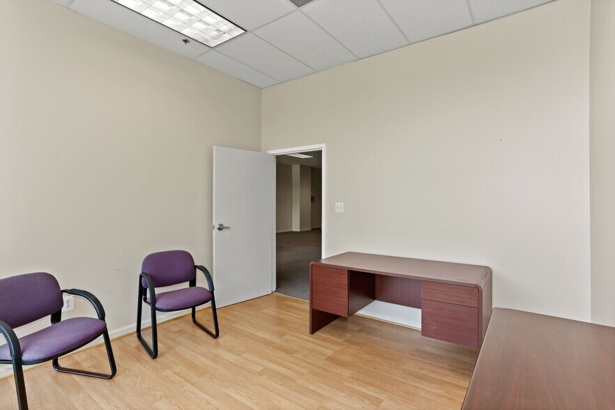 More Photos Of 4229 Lafayette Center Dr, Chantilly Office For Sale