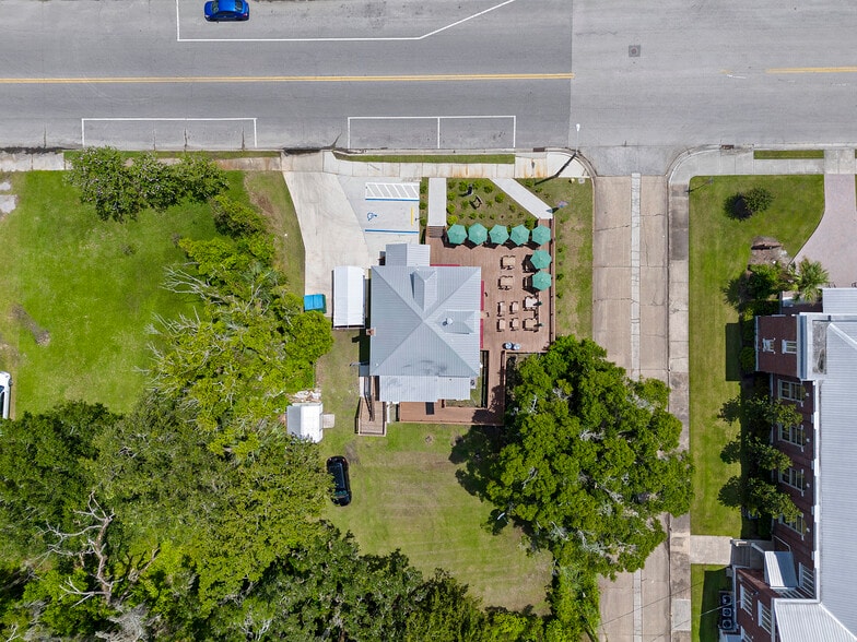 More Photos Of 125 N Main St, Hastings Restaurant For Lease