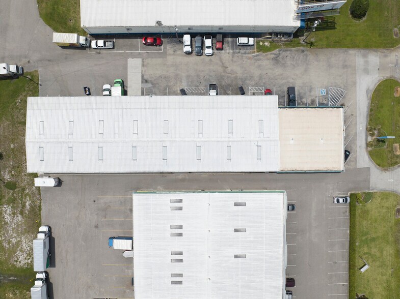 More Photos Of 2226 S Combee Rd, Lakeland Warehouse For Lease