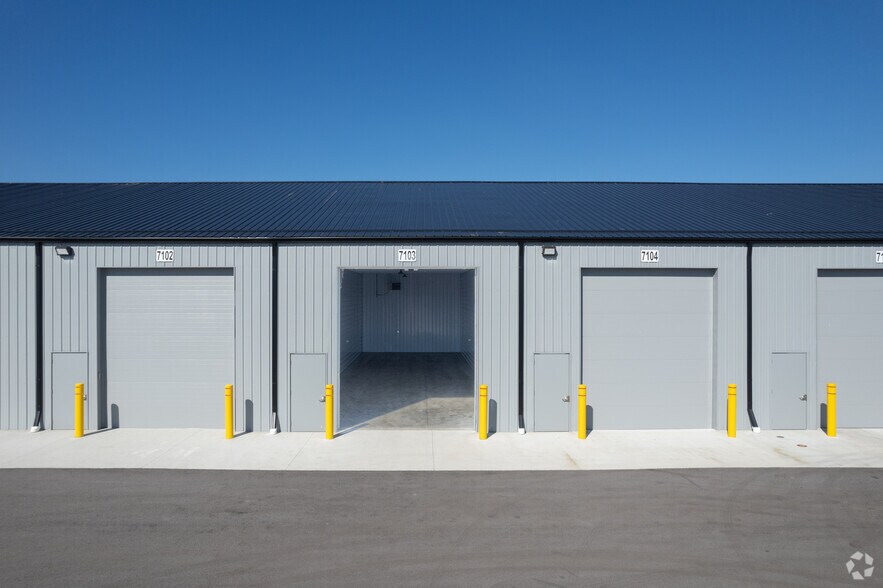 More Photos Of 2550 Tracy Rd, Northwood Light Manufacturing For Lease