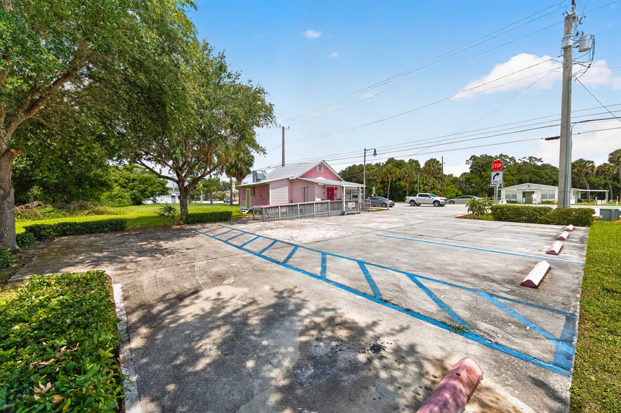 More Photos Of 1005 W Midway Rd, Fort Pierce Office For Lease