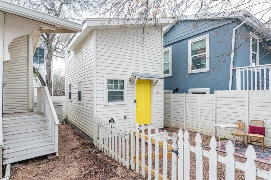 More Photos Of 1148 Northwestern Ave, Austin Specialty For Sale