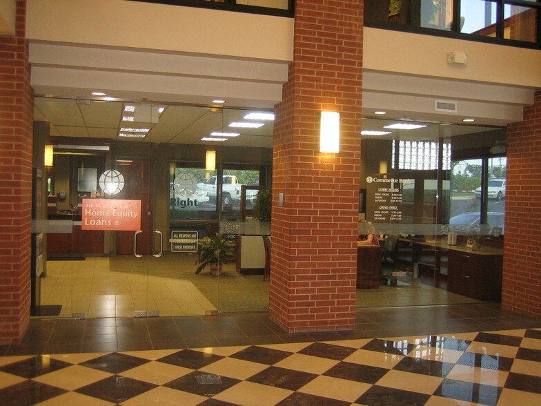 More Photos Of 500 W Main St, Branson Office For Lease