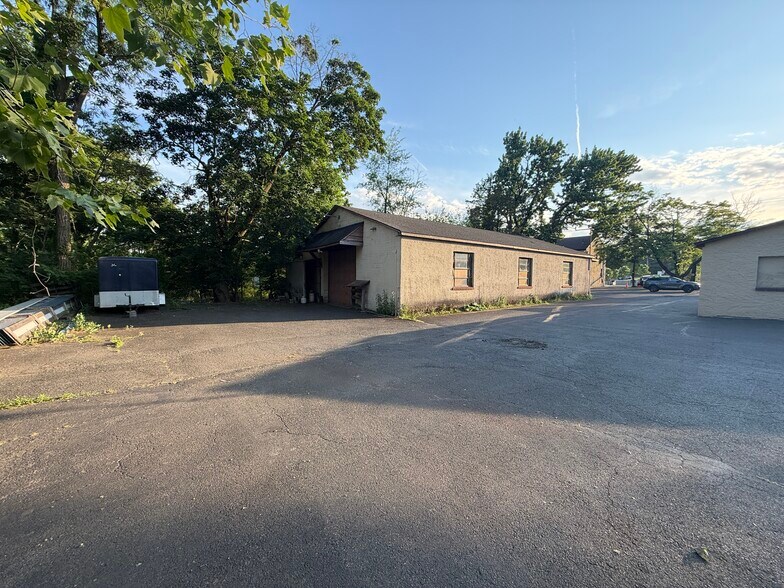 More Photos Of 1440 Bethlehem Pike, North Wales Freestanding For Sale