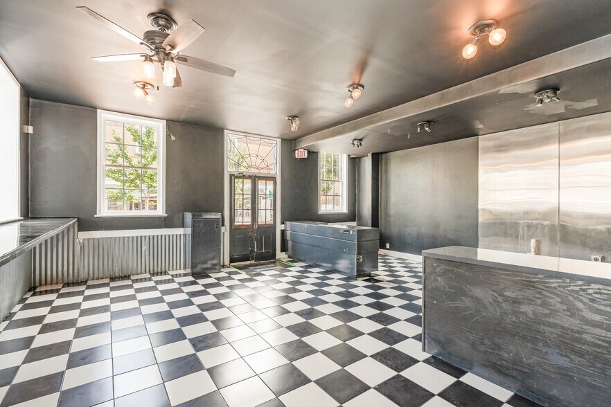 More Photos Of 826 Caroline St, Fredericksburg Storefront Retail Office For Lease