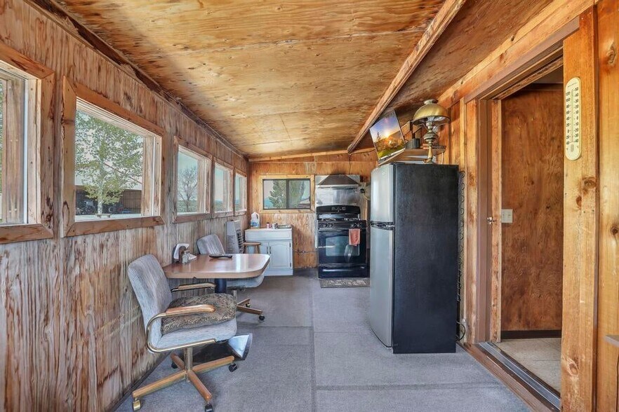 More Photos Of 319 W Magic Rd, West Magic Hospitality For Sale