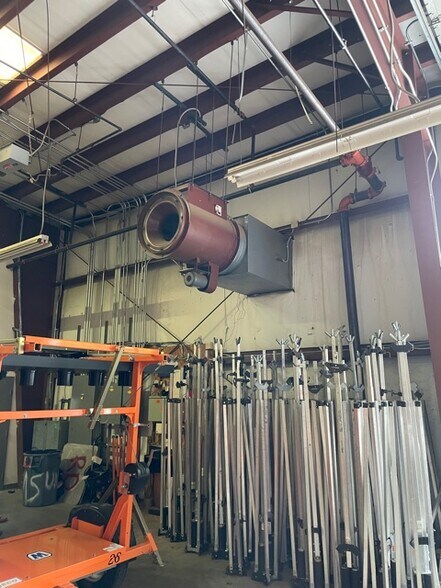 More Photos Of 108 Sandy Dr, Newark Warehouse For Lease