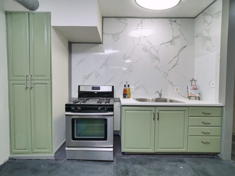 More Photos Of 9614-9616 MacArthur Blvd, Oakland Specialty For Sale