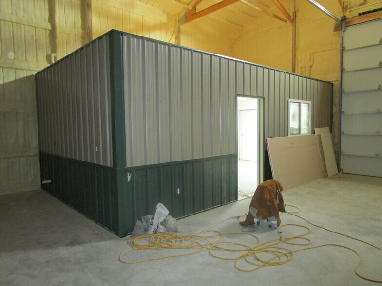 More Photos Of 365 Airlinks Dr, Garden City Industrial For Sale