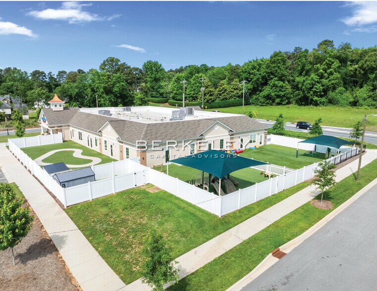 More Photos Of 12830 Eastfield Rd, Huntersville General Retail For Sale