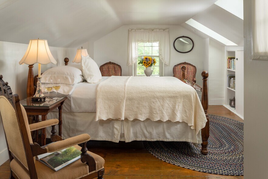 More Photos Of 40 Union St, Blue Hill Hospitality For Sale