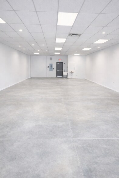 More Photos Of 7221 State Park Rd, Fox Lake Unknown For Lease