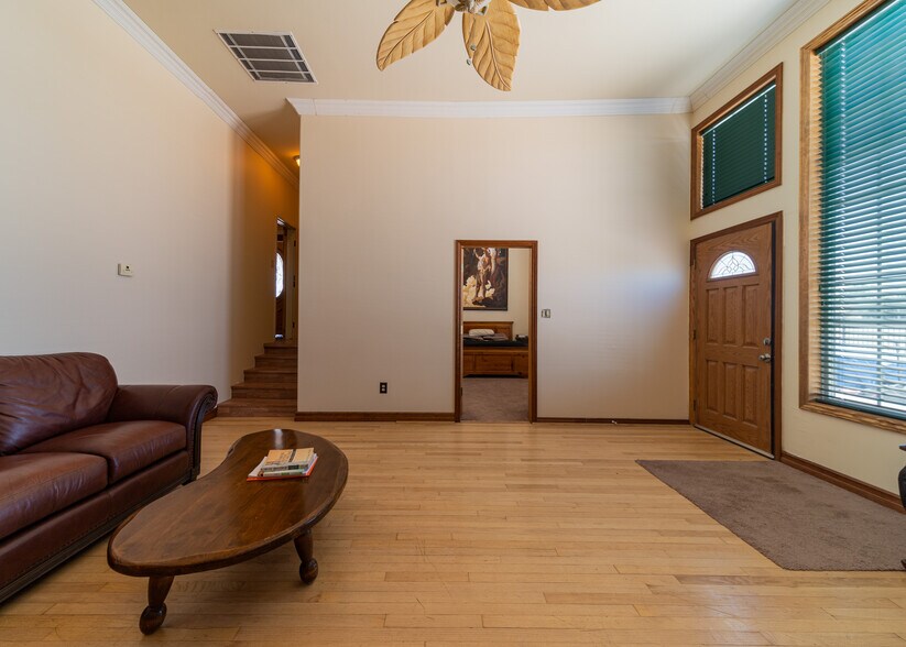 More Photos Of 796 W Evan Hewes, El Centro Restaurant For Sale