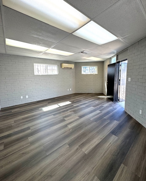 More Photos Of 14747 Lull St, Van Nuys Warehouse For Lease