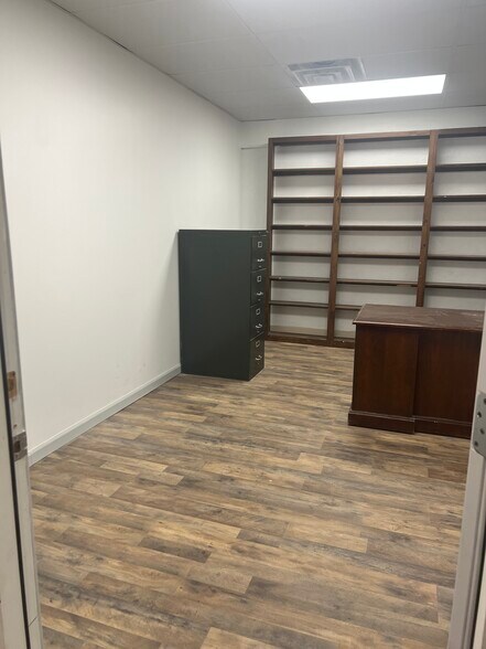 More Photos Of 556 Main St, Stroudsburg Office Residential For Lease
