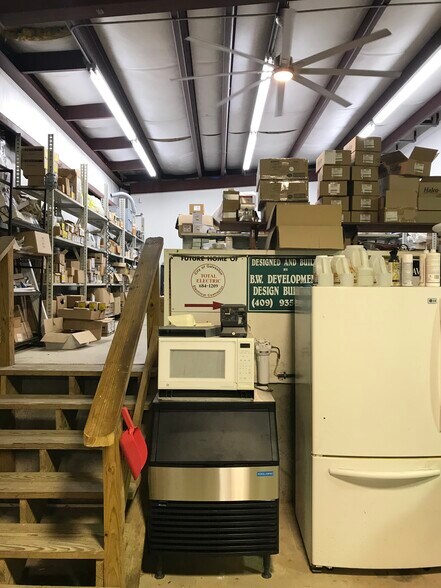 More Photos Of 3614 Alice St, Galveston Distribution For Sale