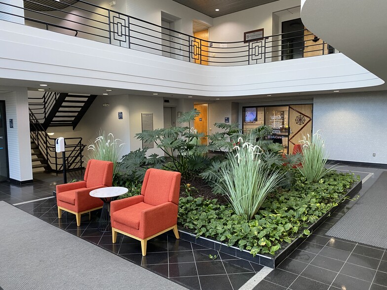 More Photos Of 43902 Woodward Ave, Bloomfield Hills Medical For Lease
