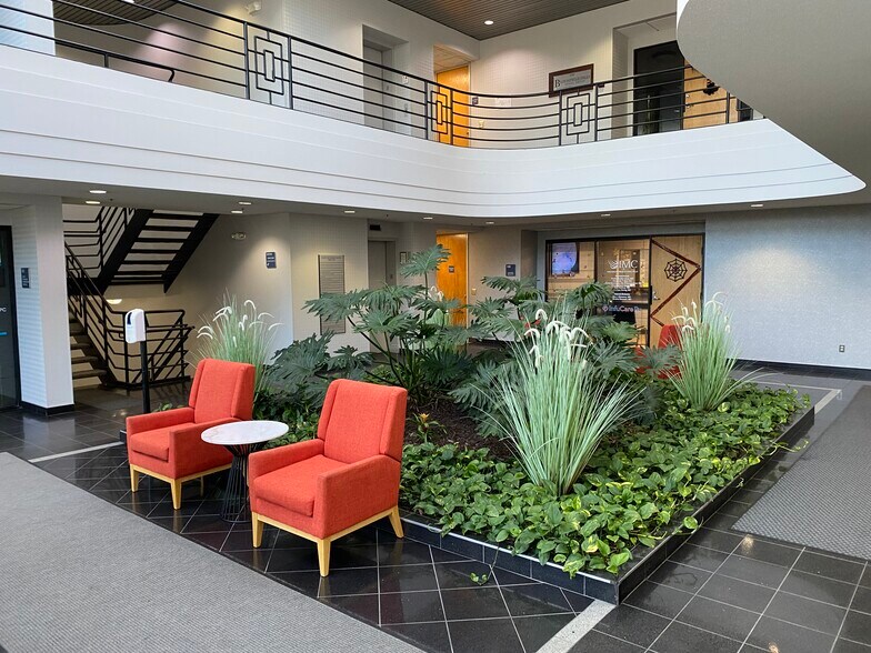 More Photos Of 43902 Woodward Ave, Bloomfield Hills Medical For Lease
