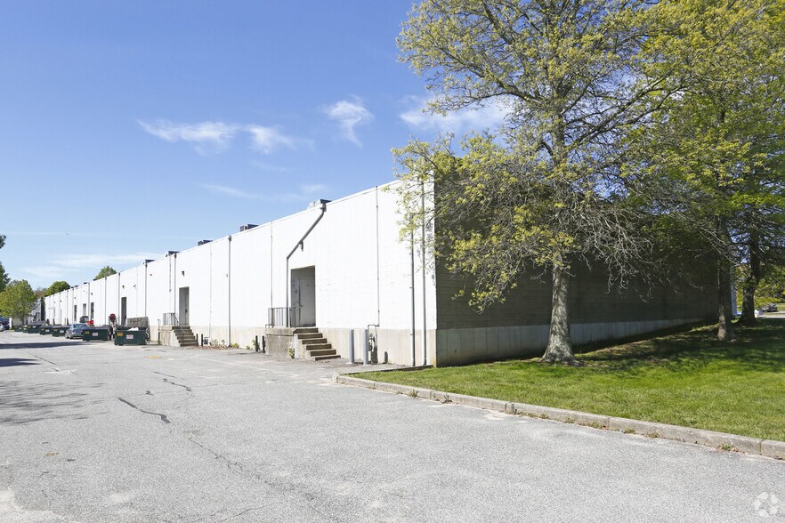 More Photos Of 145 Faunce Corner Rd, Dartmouth Unknown For Lease