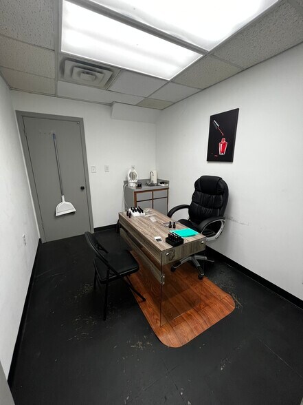 More Photos Of 3260 Hickory Hill Rd, Memphis Storefront Retail Office For Lease