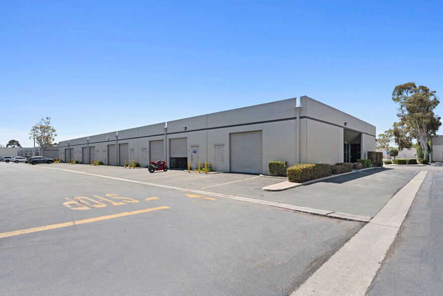 More Photos Of 20610 Manhattan Pl, Torrance Light Distribution For Lease