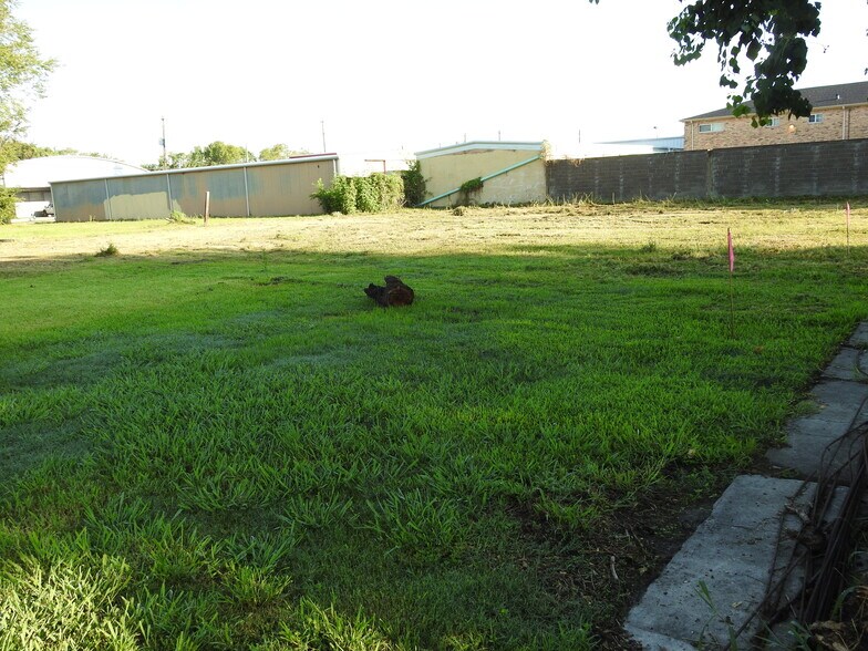 More Photos Of 3300 Jensen Dr, Houston Manufacturing For Lease