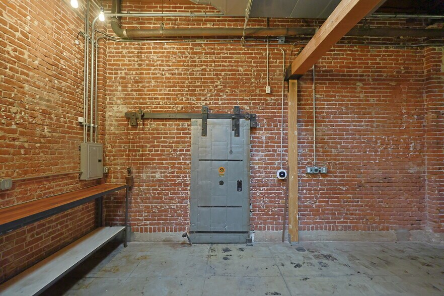 More Photos Of 2014-2022 E 7th St, Los Angeles Office For Lease