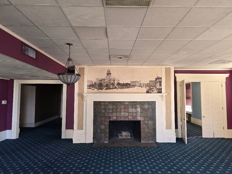 More Photos Of 301-311 E Main St, Stockton Office For Lease