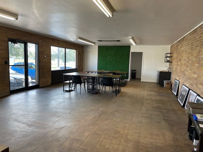 More Photos Of 1631 N Interstate 35, San Antonio Loft Creative Space For Lease
