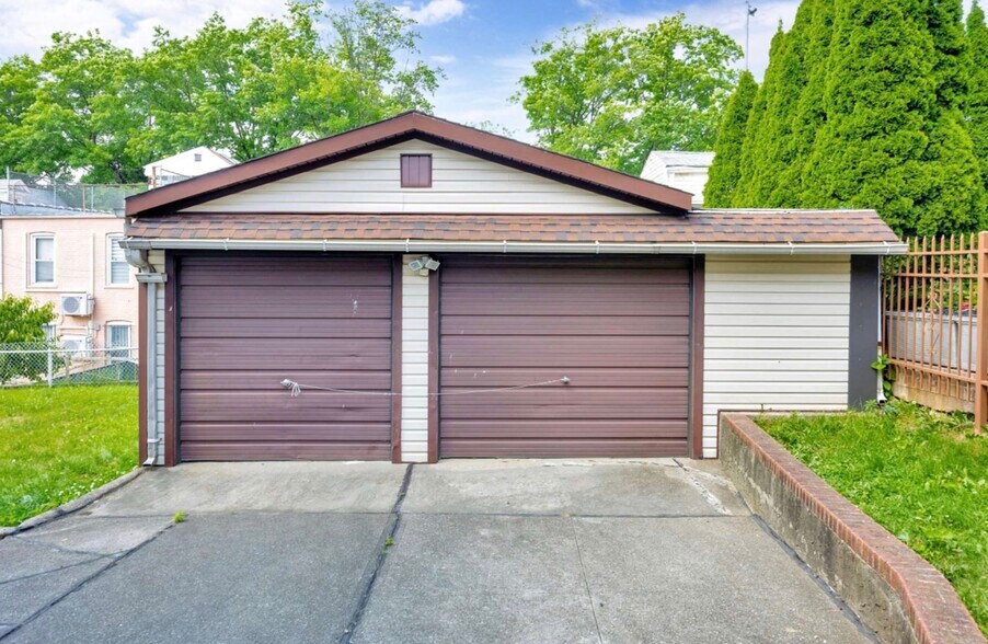 More Photos Of 6715 52nd Ave, Maspeth Apartments For Sale