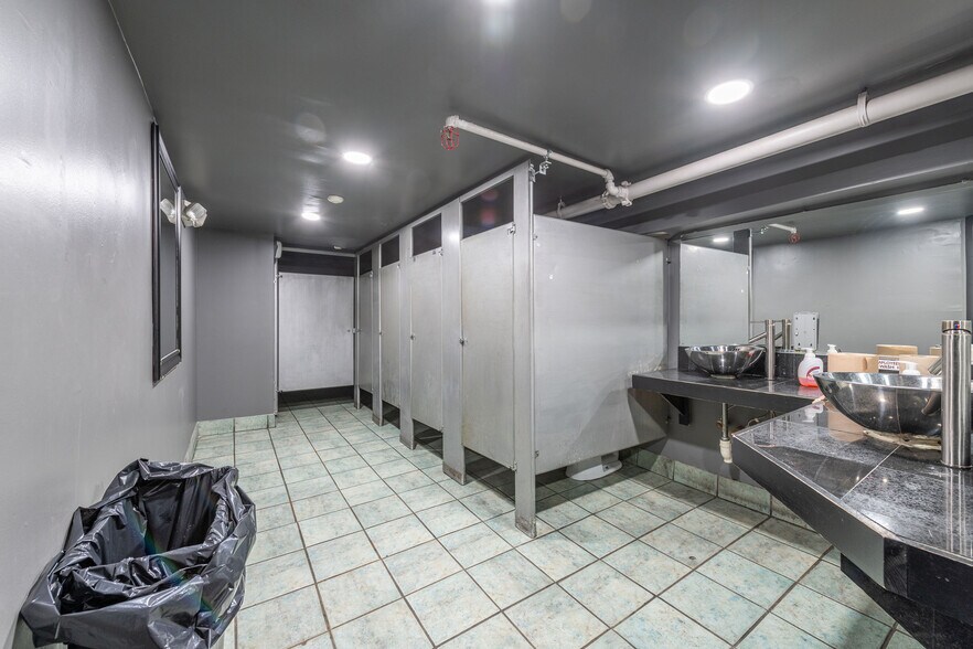 More Photos Of 112 Chestnut St, Philadelphia Storefront Retail Residential For Sale