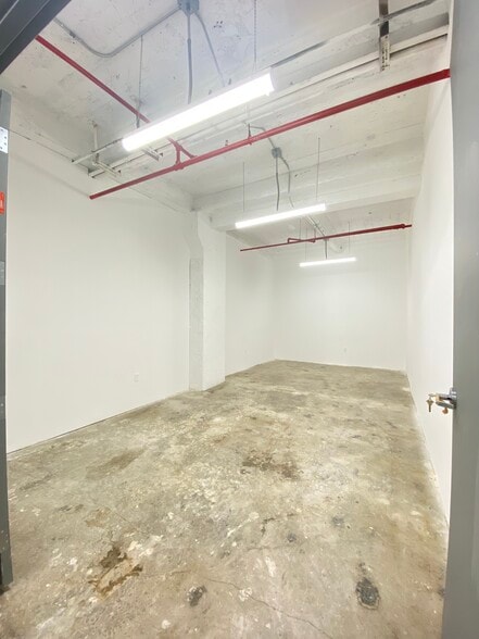 More Photos Of 901 E 31st St, Los Angeles Manufacturing For Lease