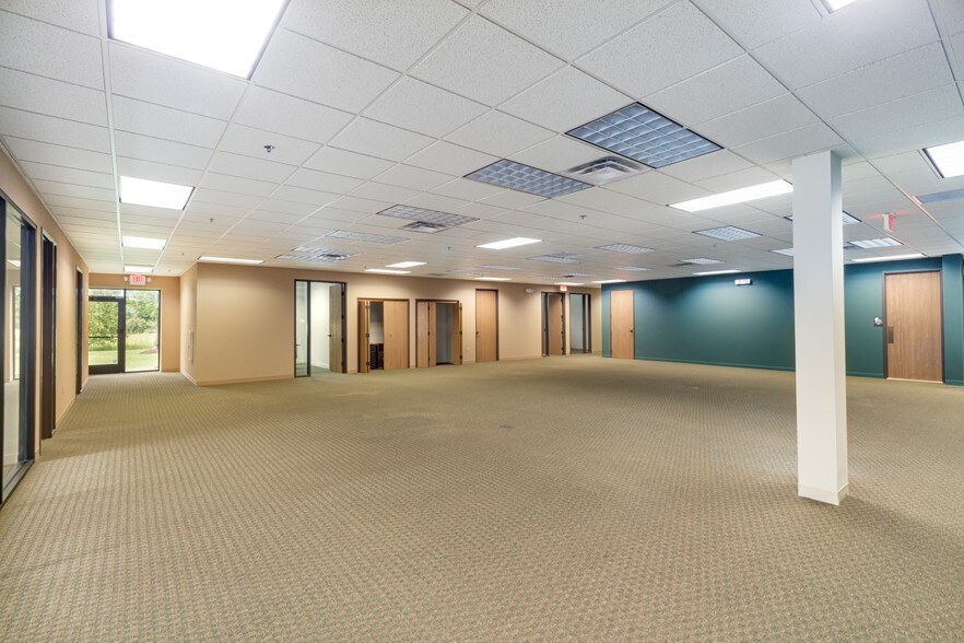 More Photos Of 22710 Haggerty Rd, Farmington Hills Research And Development For Lease