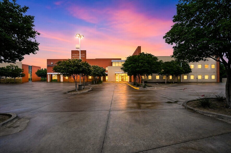 More Photos Of 2817 S Mayhill Rd, Denton Medical For Lease