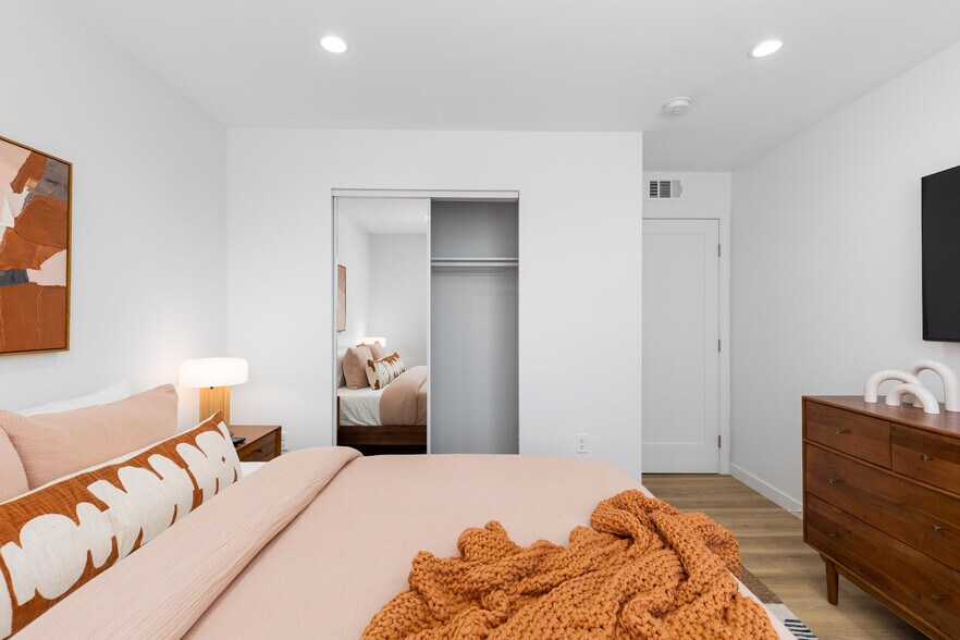 More Photos Of 1414 S Orange Dr, Los Angeles Apartments For Sale