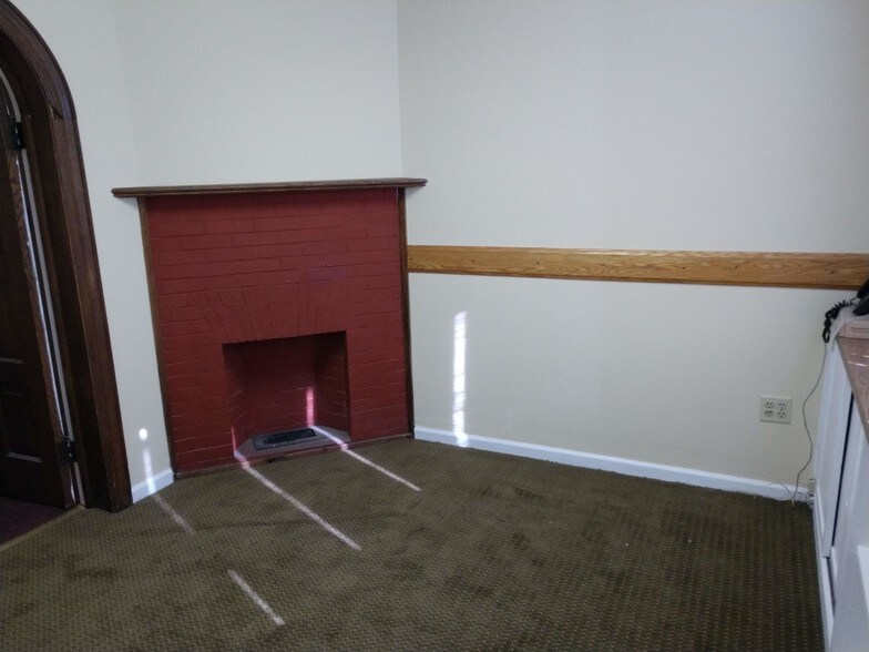 More Photos Of 64 Hilton Ave, Hempstead Office Residential For Lease