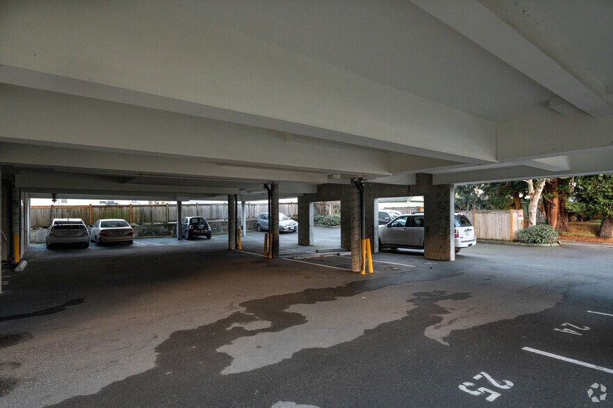 More Photos Of 6040 California Ave SW, Seattle Apartments For Lease