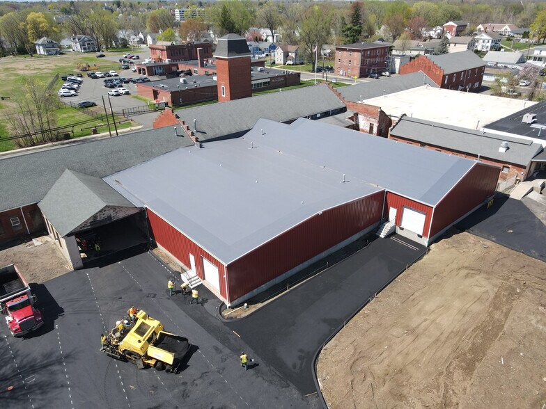 More Photos Of 132 Main St, East Windsor Manufacturing For Lease