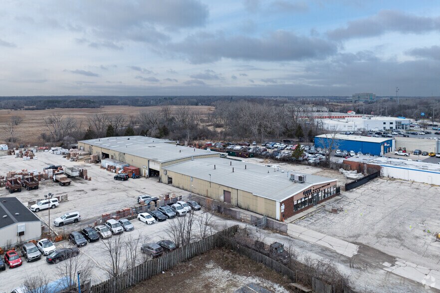 More Photos Of 2234-2296 N Rand Rd, Palatine Warehouse For Sale