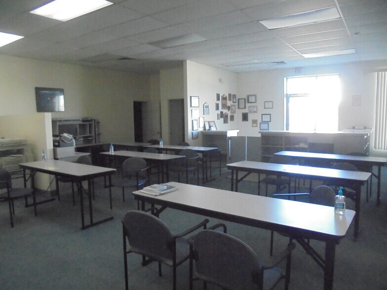 More Photos Of 127 S 1st St, Blythe Flex For Sale