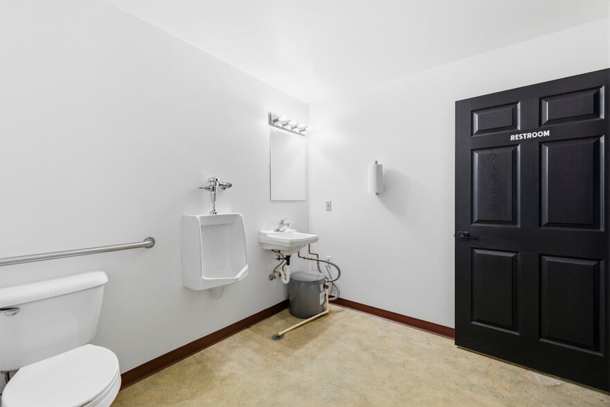 More Photos Of 587-623 Denver Ave, Loveland Flex For Lease