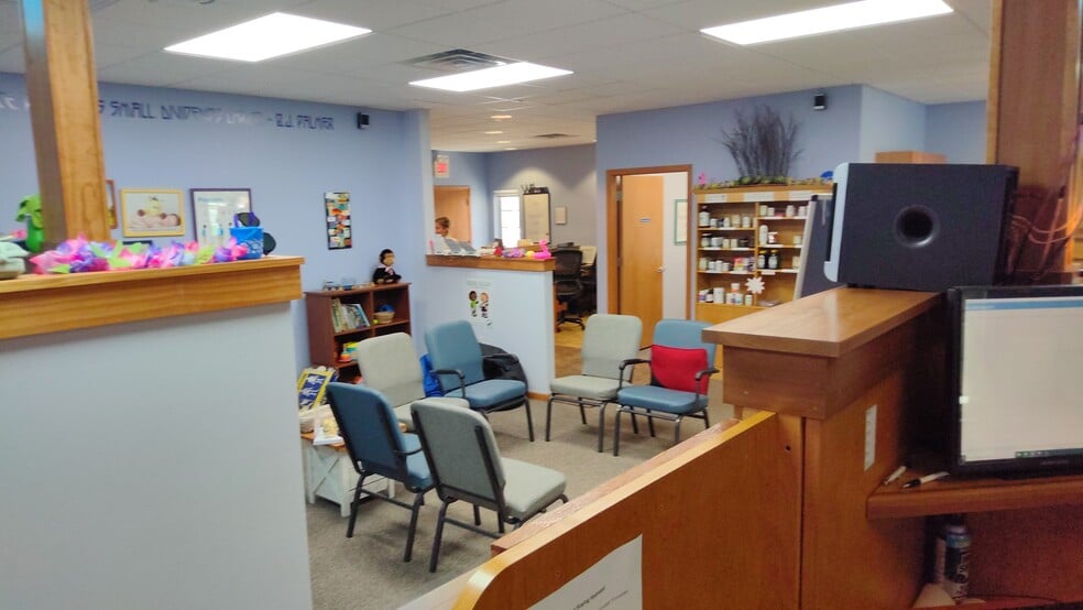 More Photos Of 820 Geneva Pky, Lake Geneva Office For Sale