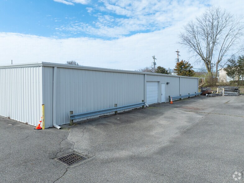 More Photos Of 2620 Bobmeyer Rd, Hamilton Warehouse For Lease