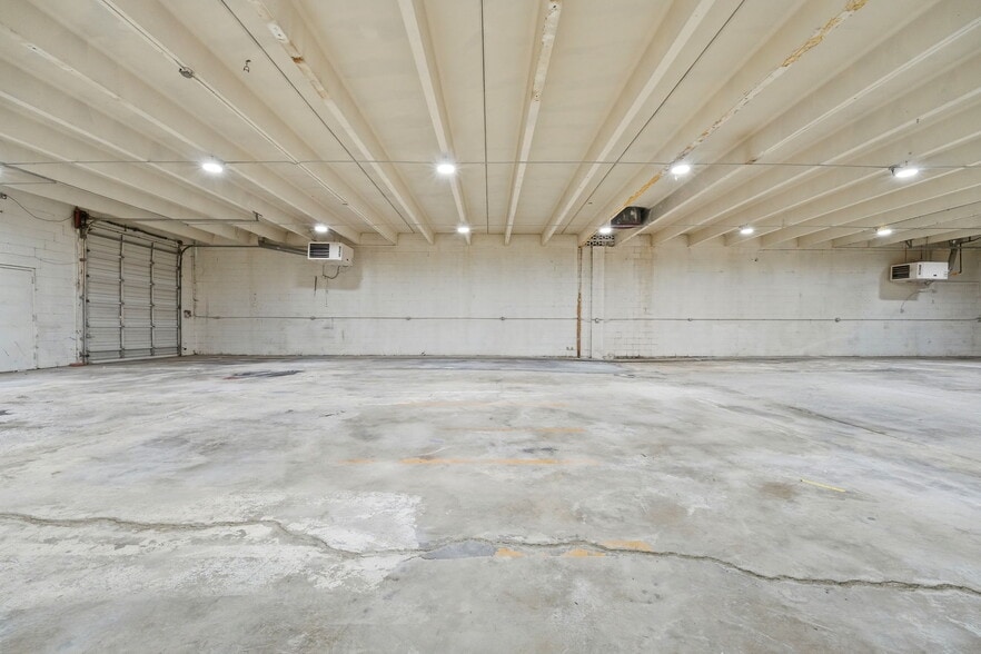 More Photos Of 2513-2515 E Willamette Ave, Colorado Springs Manufacturing For Lease