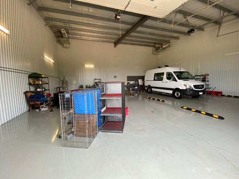 More Photos Of 4115 Kreinhop Rd, Spring Warehouse For Sale