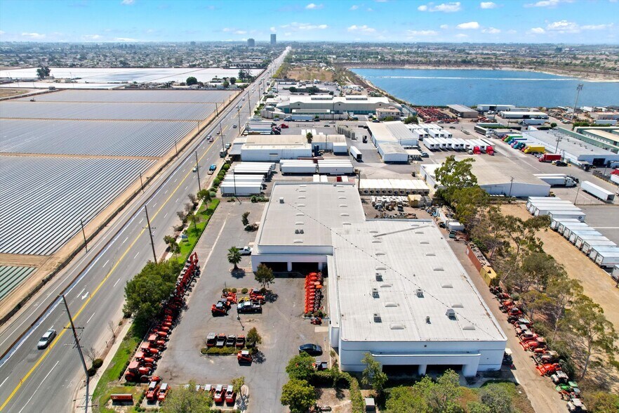 More Photos Of 167 Lambert St, Oxnard Warehouse For Lease