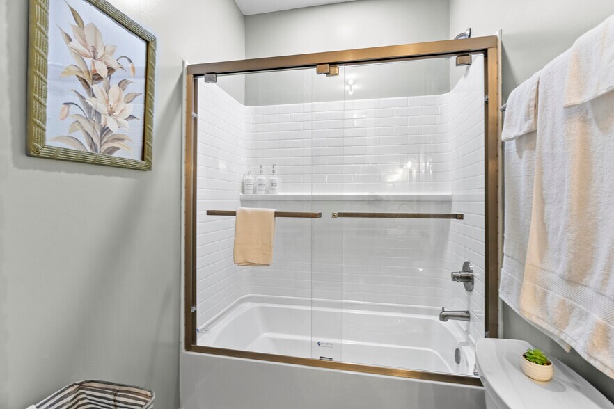 More Photos Of 782 Water St, Biloxi Office For Sale