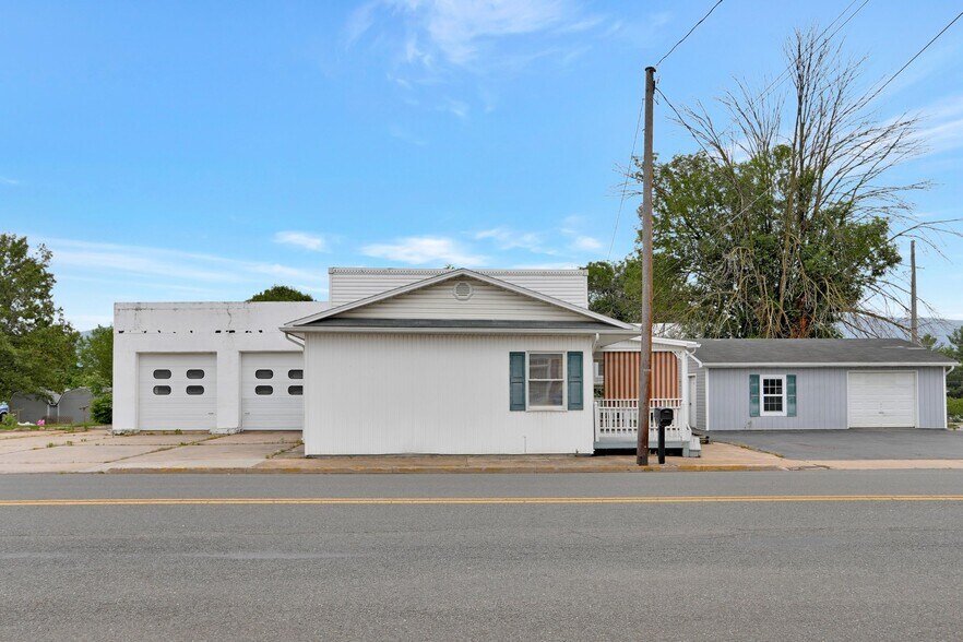 More Photos Of 9604 S Congress St, New Market Office For Sale