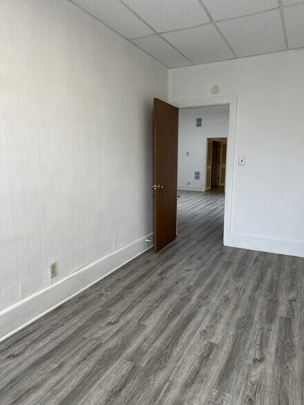 More Photos Of 210 N Main St, Clarion Drugstore For Sale