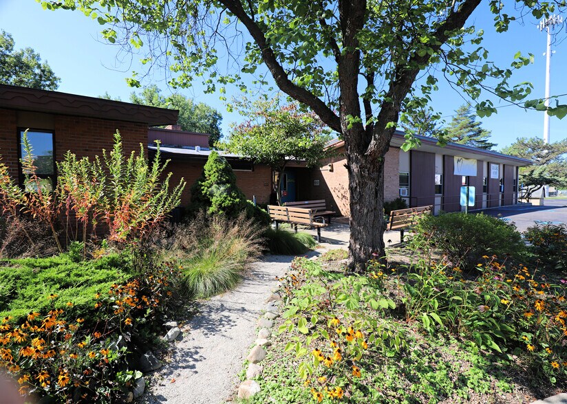 More Photos Of 2474 S Ballenger Hwy, Flint Religious Facility For Lease